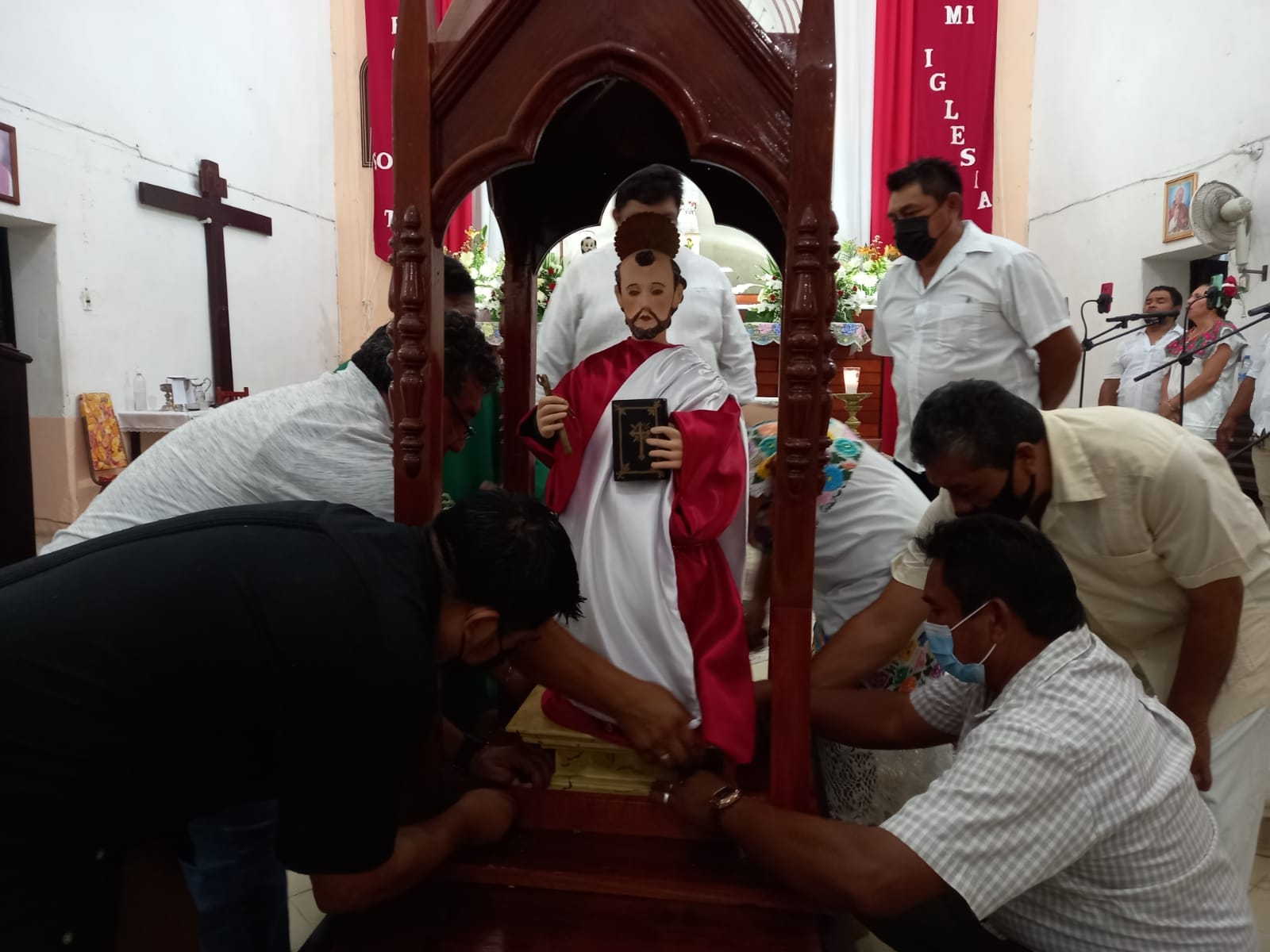 En ambiente de algarabía realizan bajada del santo patrono en Huhí, Yucatán