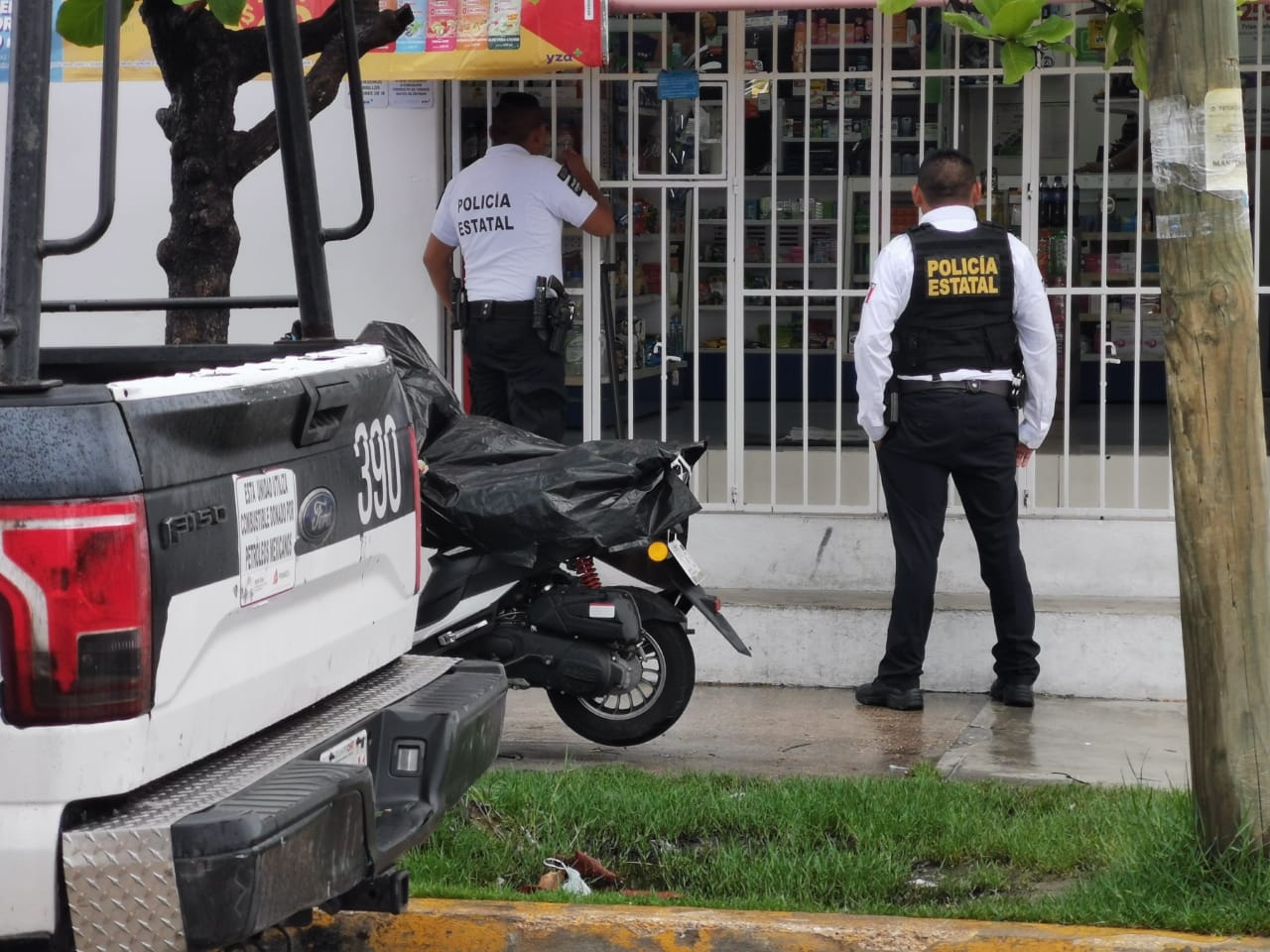 Un hombre amenazó con un arma blanca a empleados de una farmacia