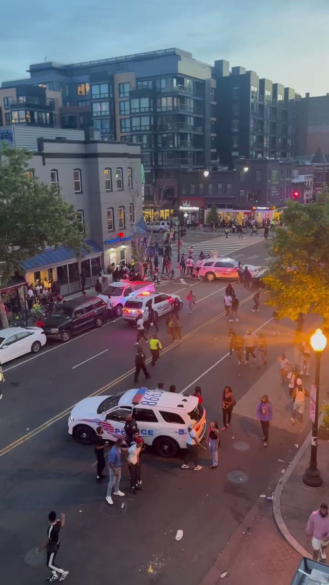 El tiroteo se produjo después de dos incidentes violentos durante un concierto no autorizado que obligó a la policía a clausurar el evento