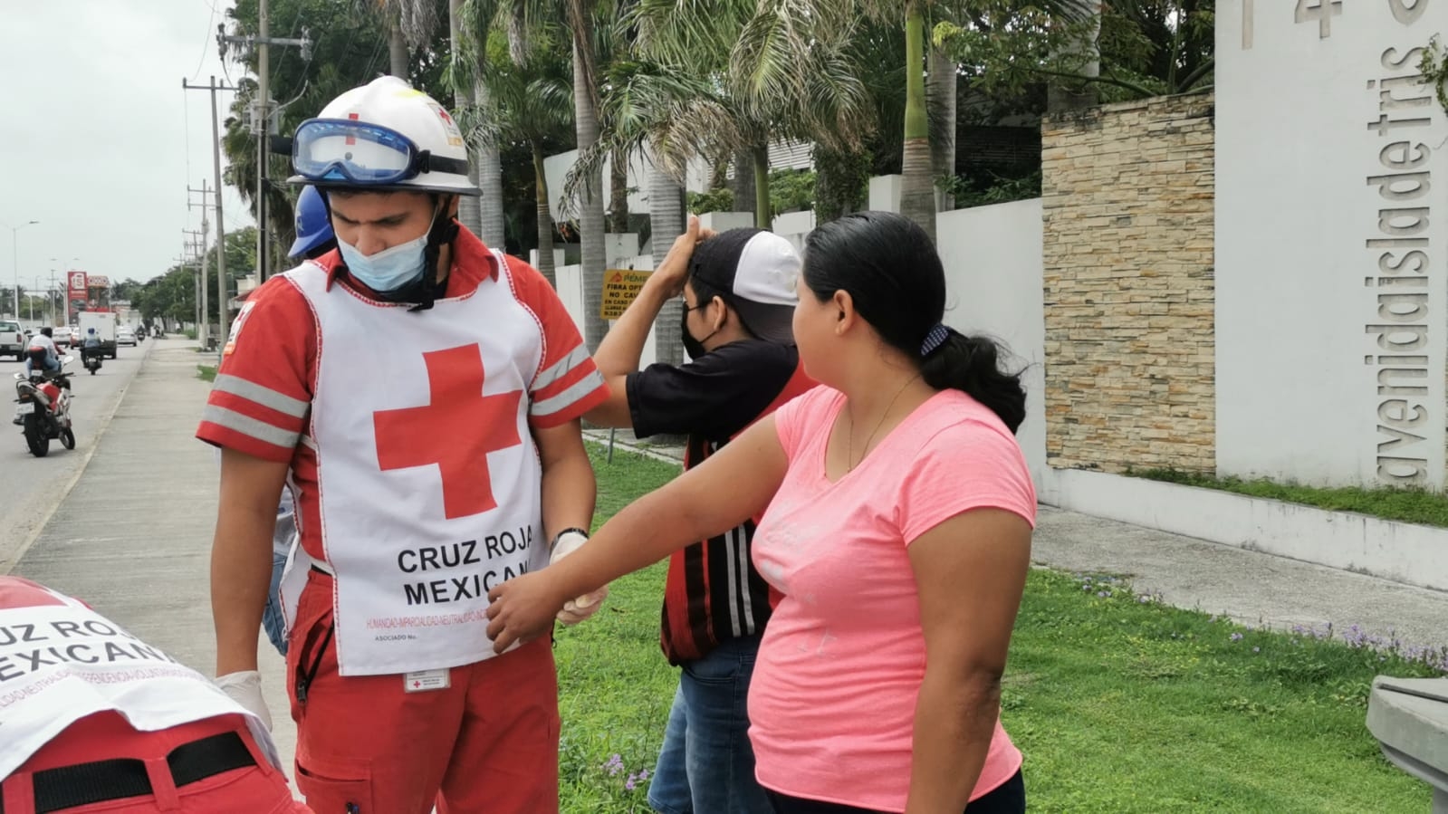 Dos personas presentaron raspones luego de derrapar en la Glorieta de Chechén en Ciudad del Carmen