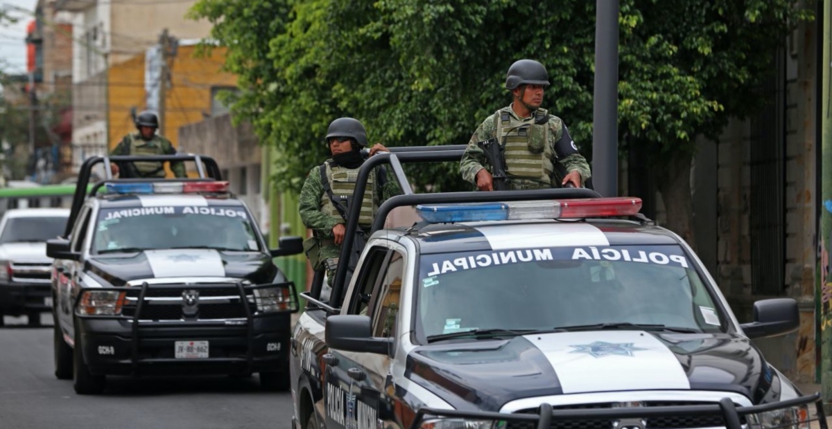 Policía local investigaba una presunta casa de seguridad donde había gente secuestrada, pero fueron recibidos a tiros