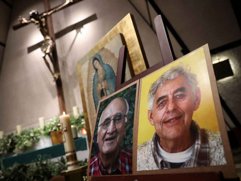 Inician velorios de sacerdotes jesuitas asesinados en Chihuahua
