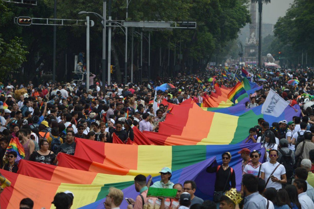La Marcha del Orgullo LGBT+ concentra a miles de persona en el corazón de la CDMX. Foto: Cuartoscuro