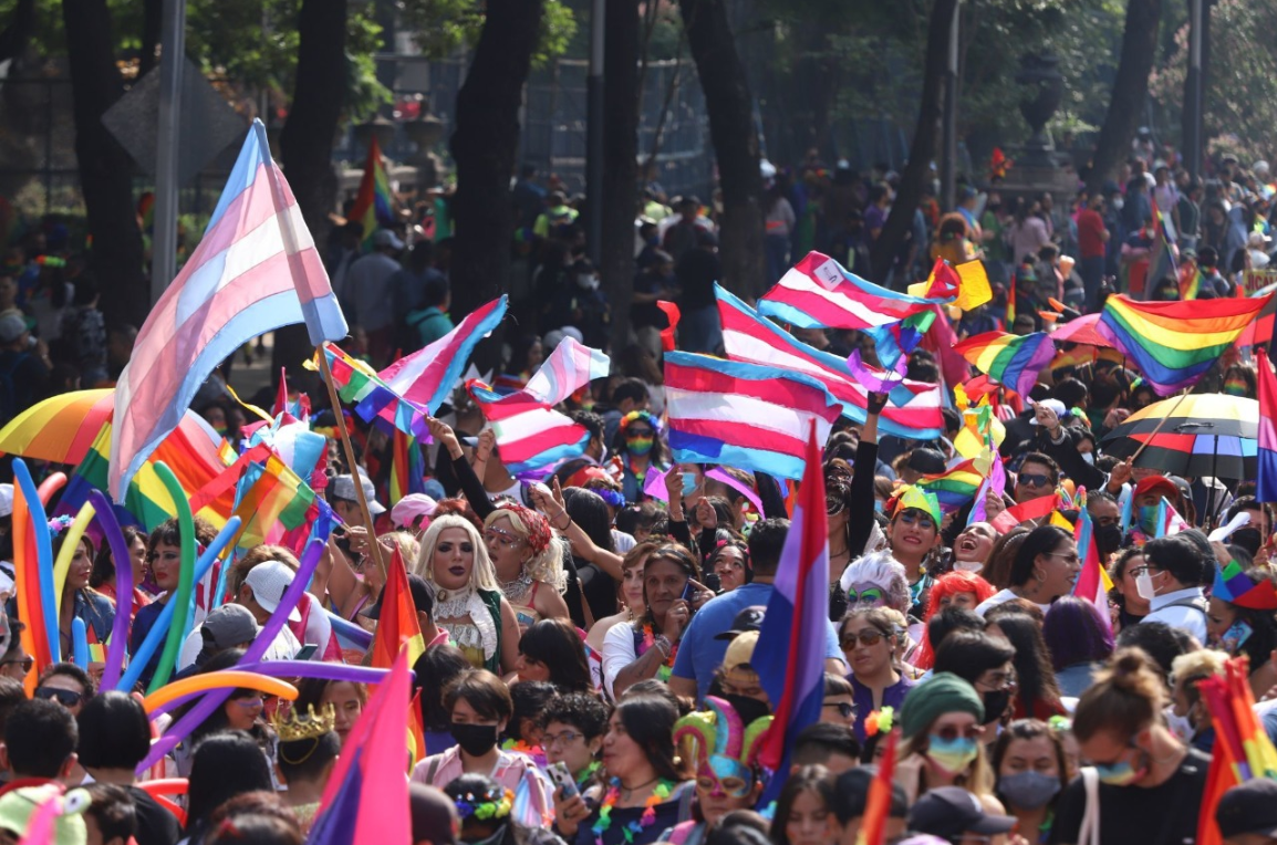 Ladrones se fingen “de ambiente” para robar celulares en el Pride 2022 en la CDMX