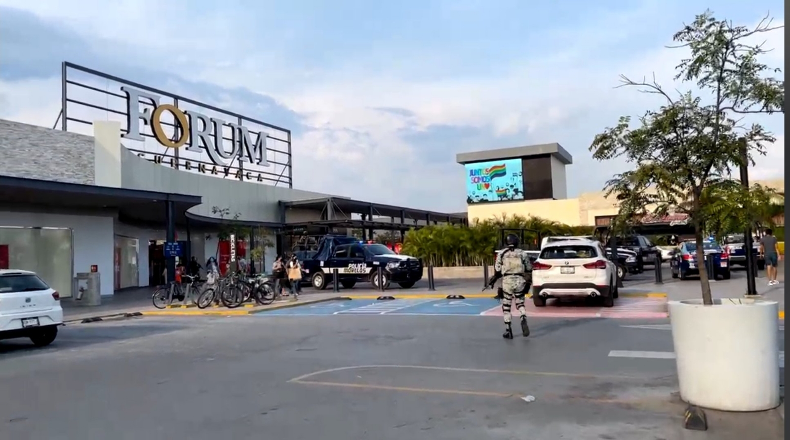 Un tiroteo se registró la tarde de este domingo en la Plaza Forum Cuernavaca