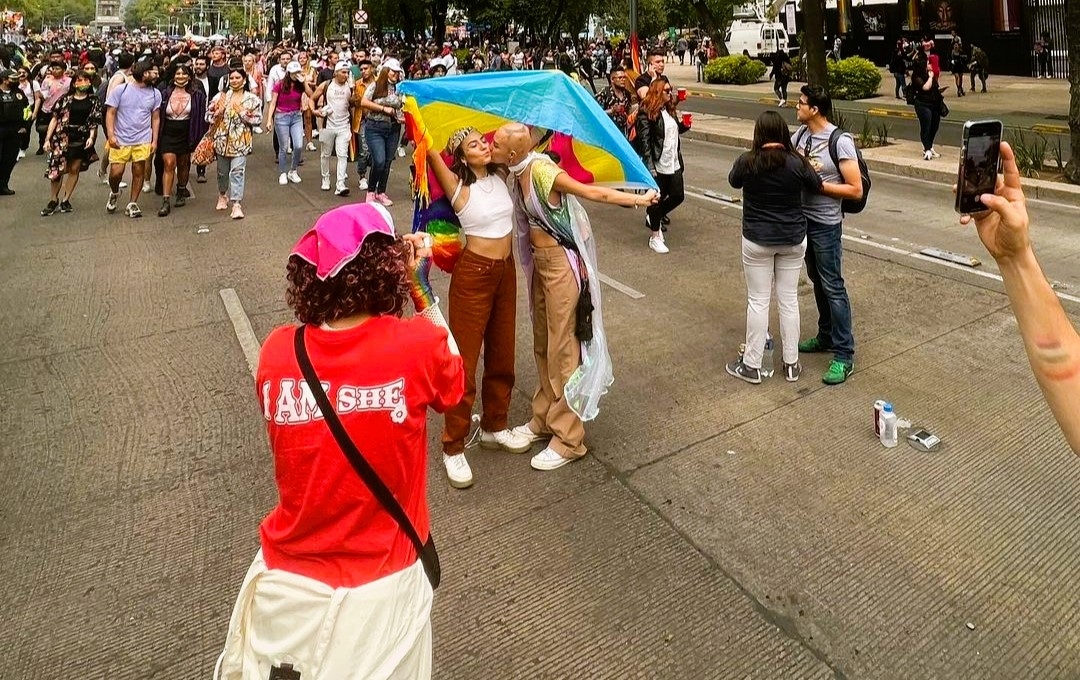 Camila Araiza compartió fotos de la Marcha del Orgullo LGBT+. Foto: Instagram