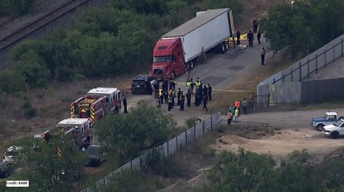 El tráiler trasladaba a migrantes mexicanos y centroaméricanos en las peores condiciones. Foto: AFP