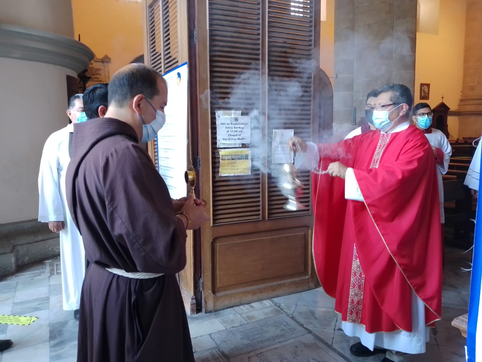 Varios fieles católicos dieron cita en este evento único para la iglesia en Mérida