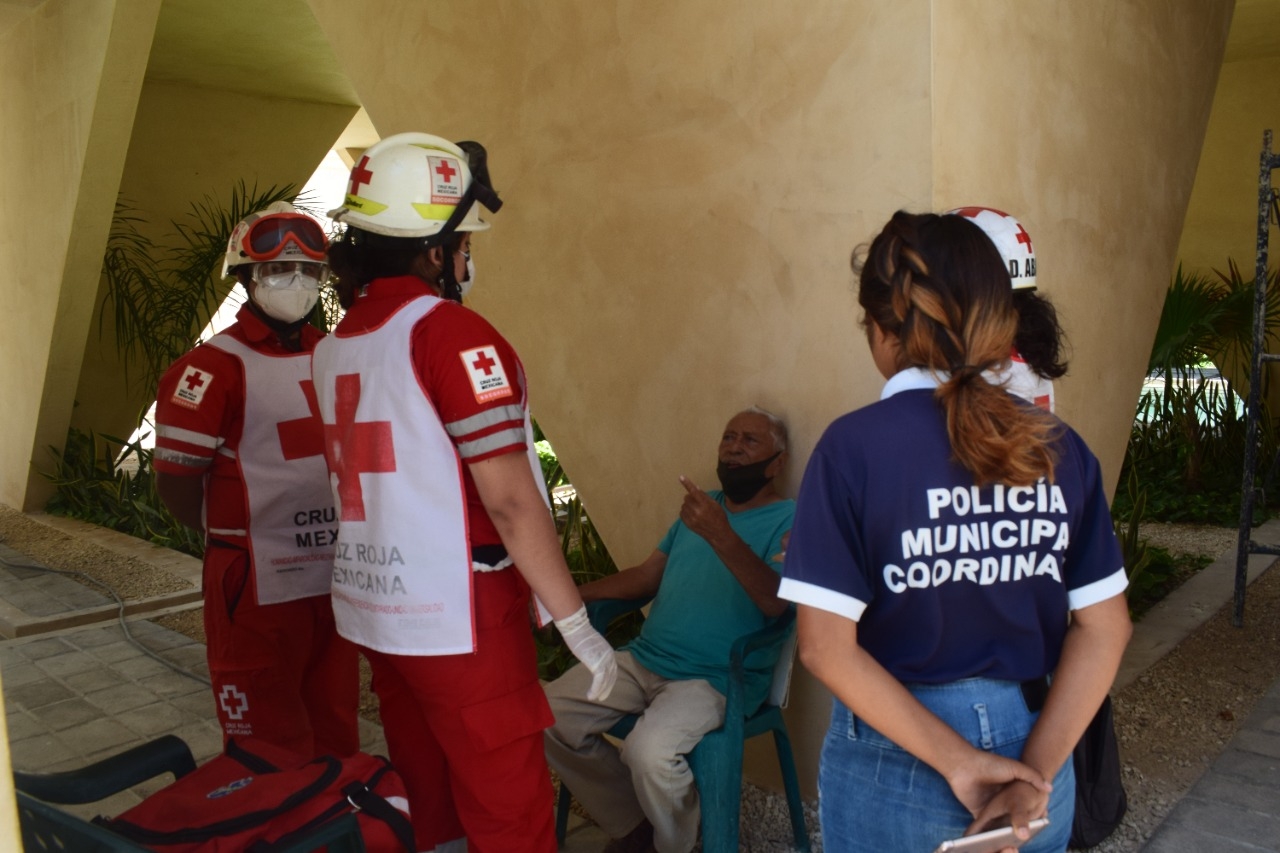 Paramédicos de la Cruz Roja atendieron al hombre de 83 años