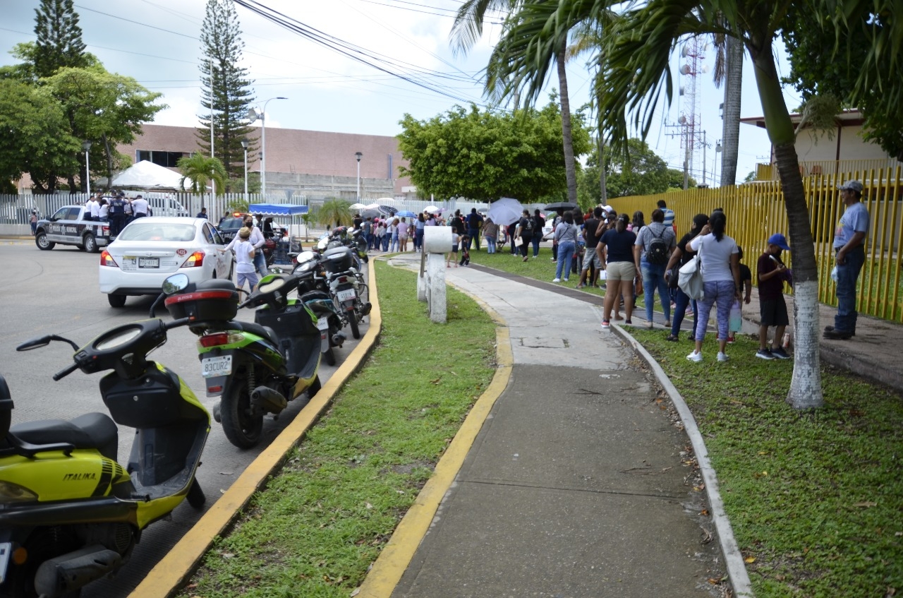 Cientos de personas se dieron cita en los módulos de vacunación contra COVID-19. Foto: Gerardo Can Dzib