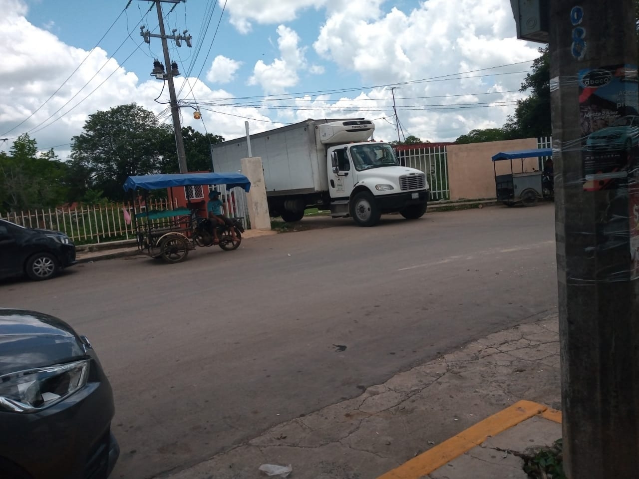 Normalistas secuestran carros de galletas, refrescos y carne en Campeche