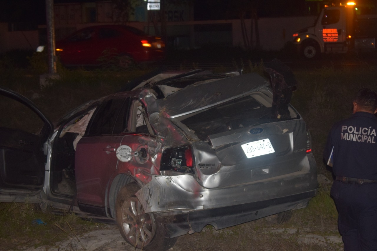 Volcadura en la Progreso - Mérida deja a dos sujetos heridos de gravedad