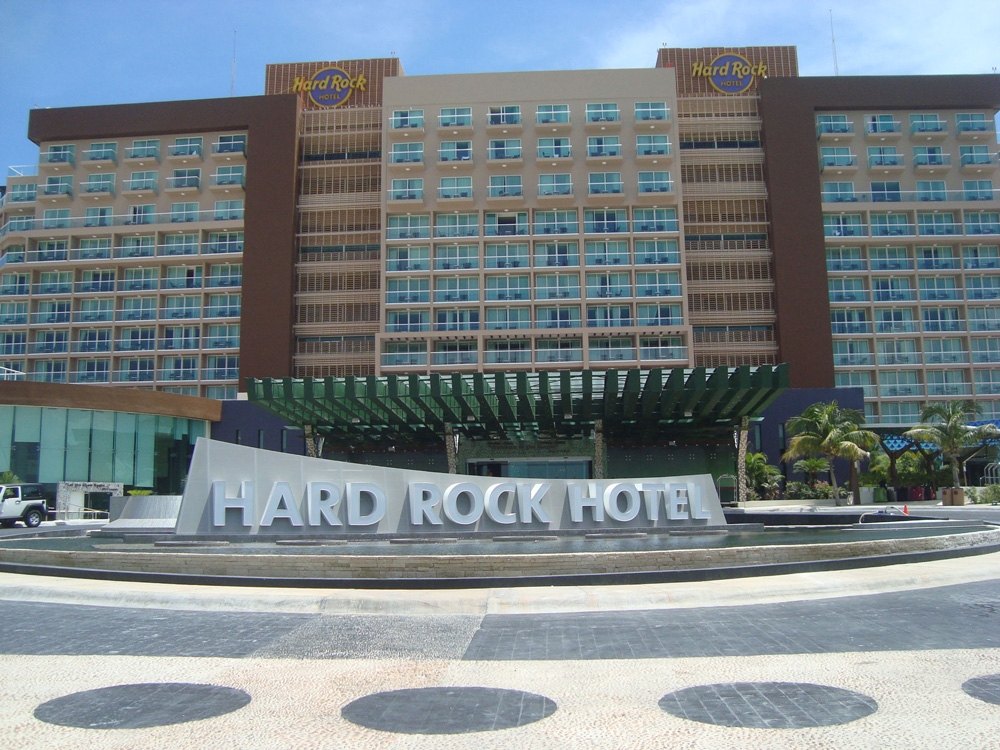 Comando armado amaga a empleados del Hotel Hard Rock de Cancún; es el segundo ataque