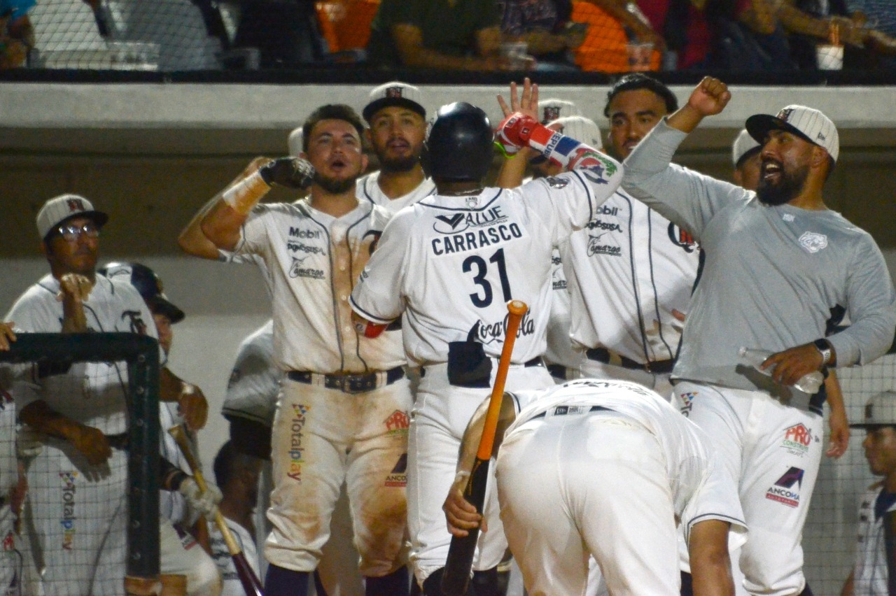 Tigres de Quintana Roo aplacan a palos los Leones de Yucatán