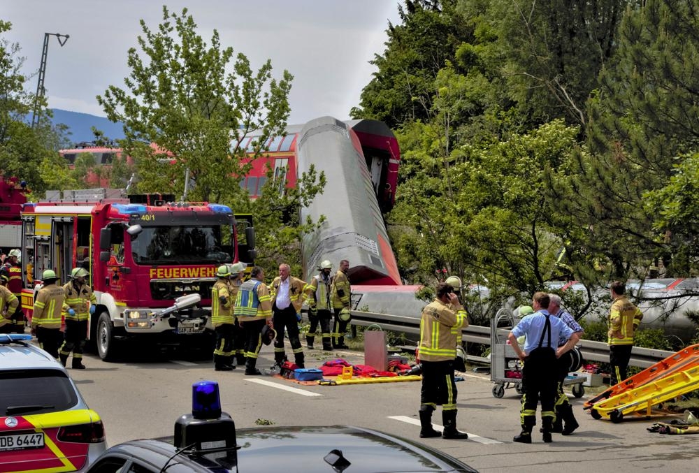 Tren de Alemania se descarrila y deja al menos 4 muertos y 60 heridos