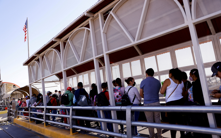 Corte Suprema de EU avala suprimir el programa 'Quédate en México'