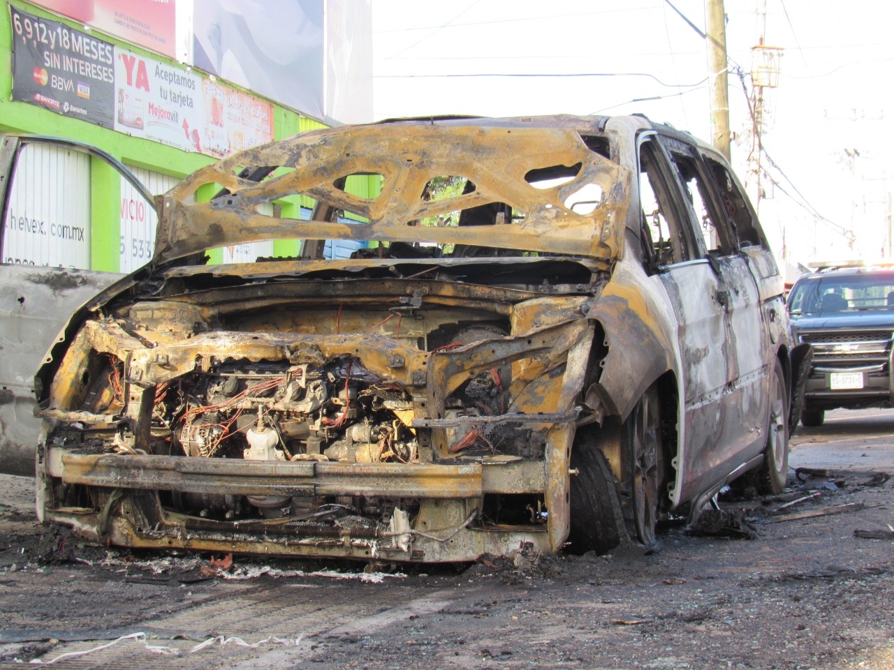 La camioneta terminó incendiándose