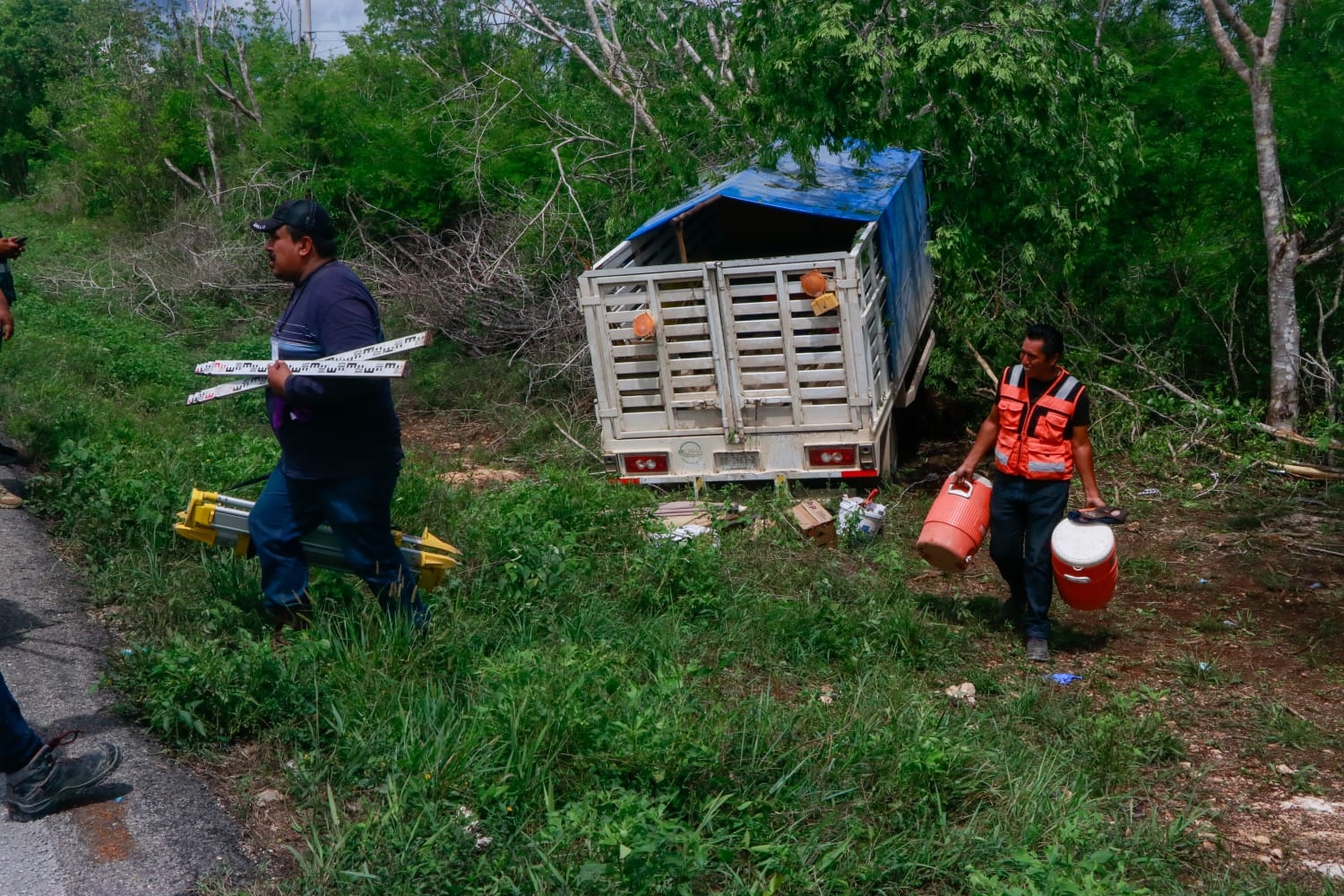 Trabajadores de ICA salen 'volando' tras accidente carretero en la Mérida-Cancún