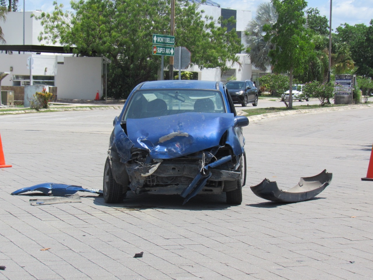 Mérida: Fuerte choque entre dos vehículos deja pérdidas materiales