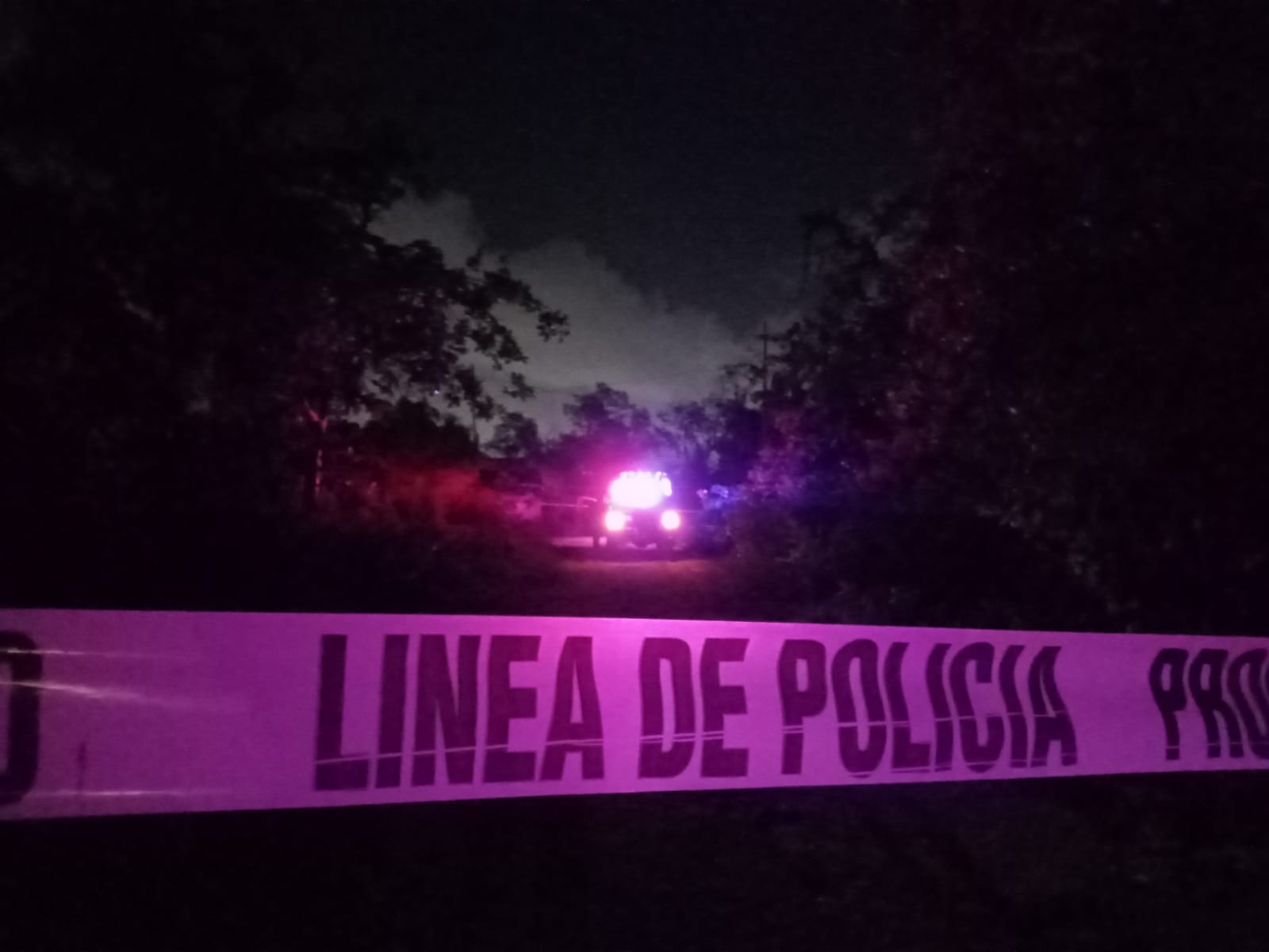 Asesinan a un hombre y lo dejan en una casa abandonada en la región 105 de Cancún