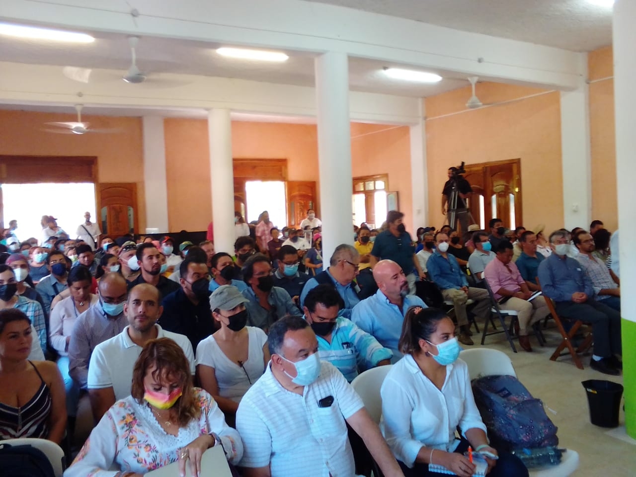 Los asistentes manifestaron su interés sobre los datos que la Semarnat y el Fonatur darán en esta reunión pública en Tulum, Quintana Roo