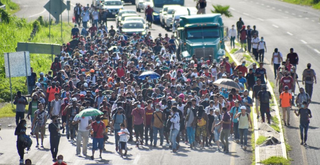 Brian Nichols advirtió a la nueva caravana de migrantes que la frontera está cerrada, por lo que llamó a no arriesgarse

