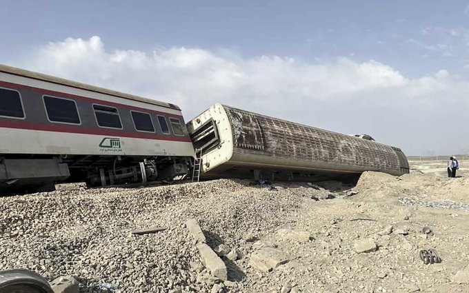 La mitad de los vagones del tren se descarrilaron. Foto: Reuters