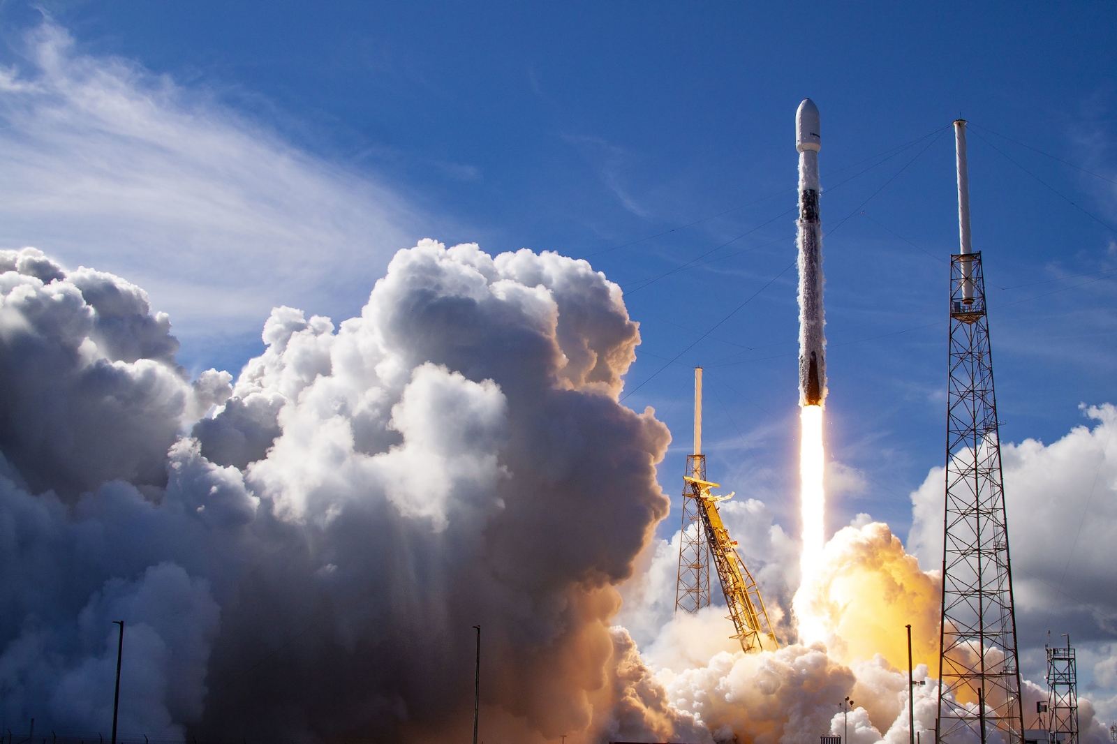 SpaceX lanza un satélite de comunicaciones para la empresa egipcia Nilesat