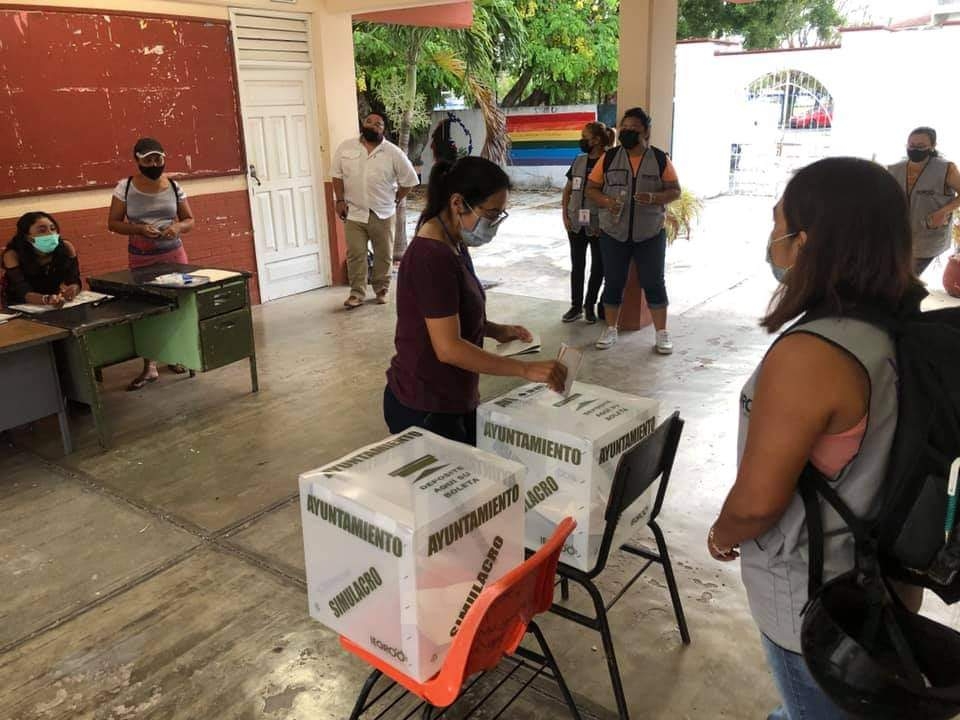 Detectan dos boletas falsas para diputados en urnas de Cozumel