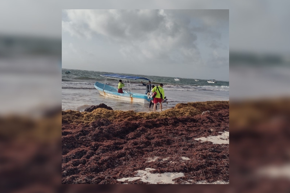 Los rescatistas encontraron el cadáver de un hombre en una zona rocosa de la costa de Tulum, que fue sacado y llevado al Semefo de la ciudad