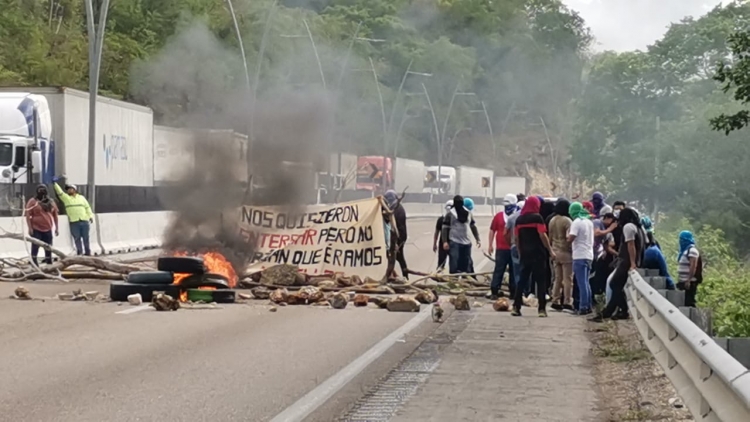 Bloqueos carreteros en Campeche, efectivos para cumplir el capricho de futuros maestros: Ciudadanos