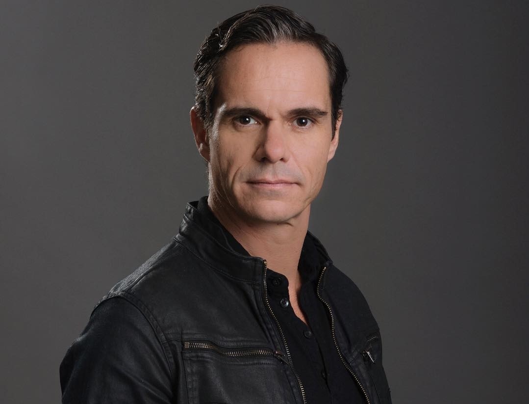 Tony Dalton en México es recordado por sus personajes en 'Rebelde' y la película Matando Cabos'