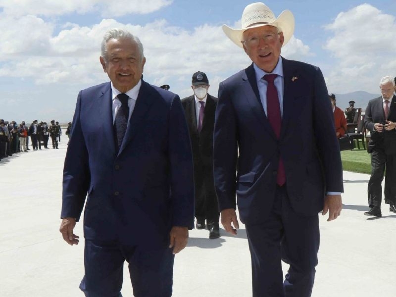 Ken Salazar, embajador de EU en México, defiende su buena relación con AMLO