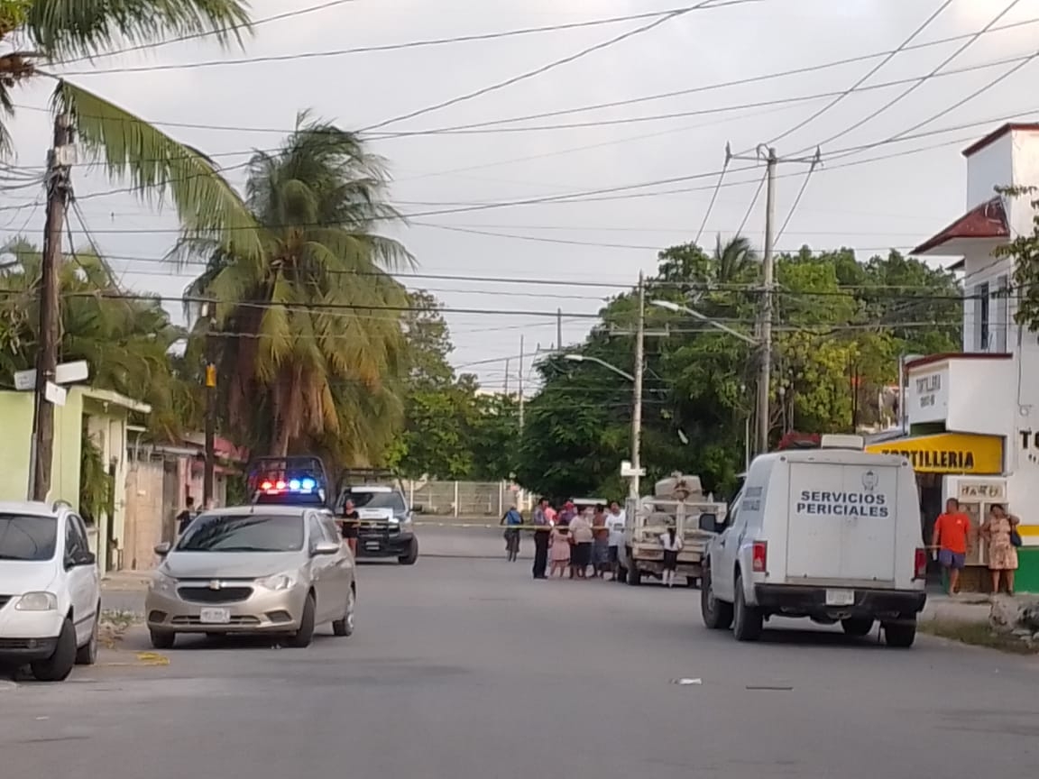 Intentan asesinar a dos hombres en la región 219 de Cancún; se encuentran graves