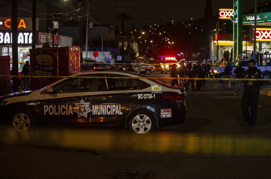 Balean a tres policías en un centro comercial de Guadalupe en Zacatecas