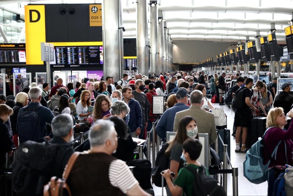 La falta de personal en aeropuertos de Europa ha generado caos