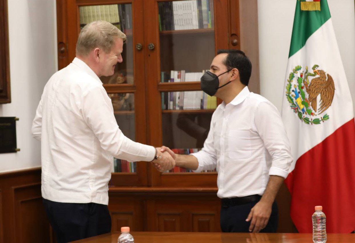 Mauricio Vila Dosal se reunió con el embajador de Canadá en México, Graeme C. Clark