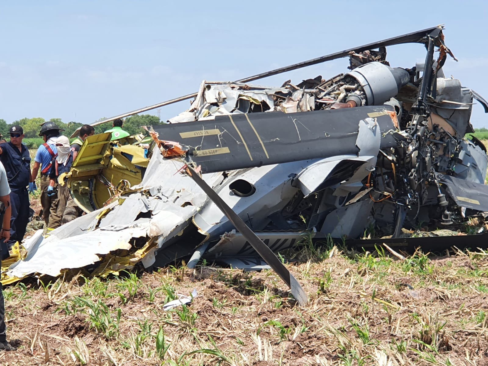 Cae helicóptero de la Marina en Los Mochis, reportan cuatro muertos y varios heridos