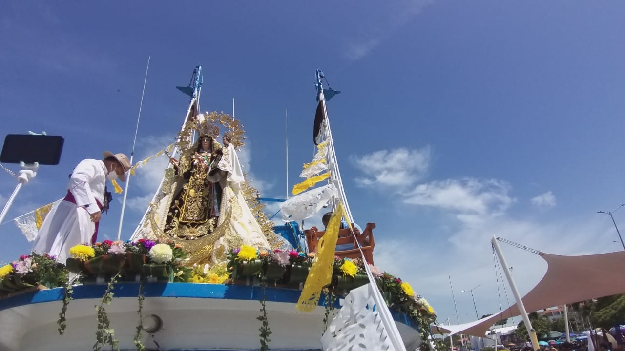 El paseo, según los católicos, para bendecir las aguas de la Laguna de Términos