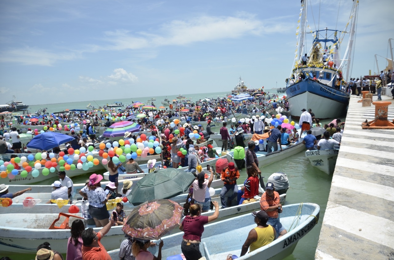 Virgen del Carmen se pasea por la Laguna de Términos