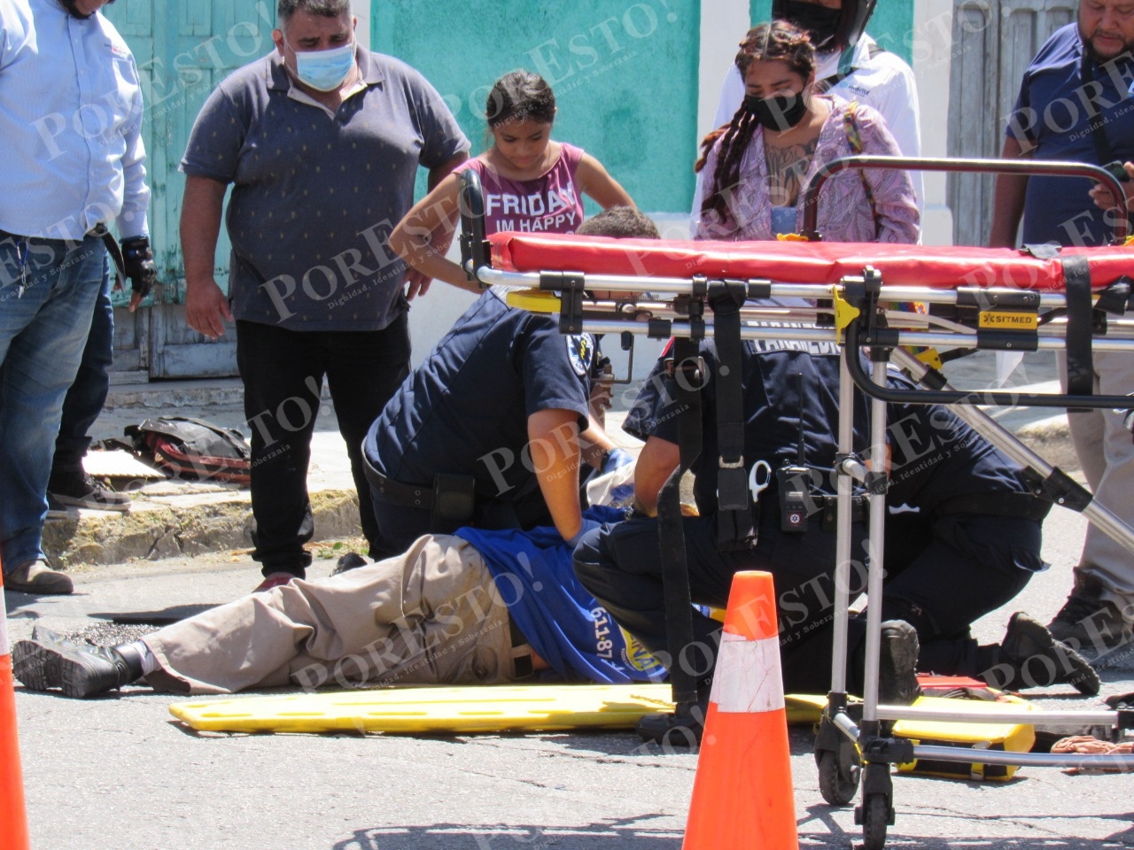 Al lugar llegaron paramédicos para darle la primera atención y trasladarlo a un hospital