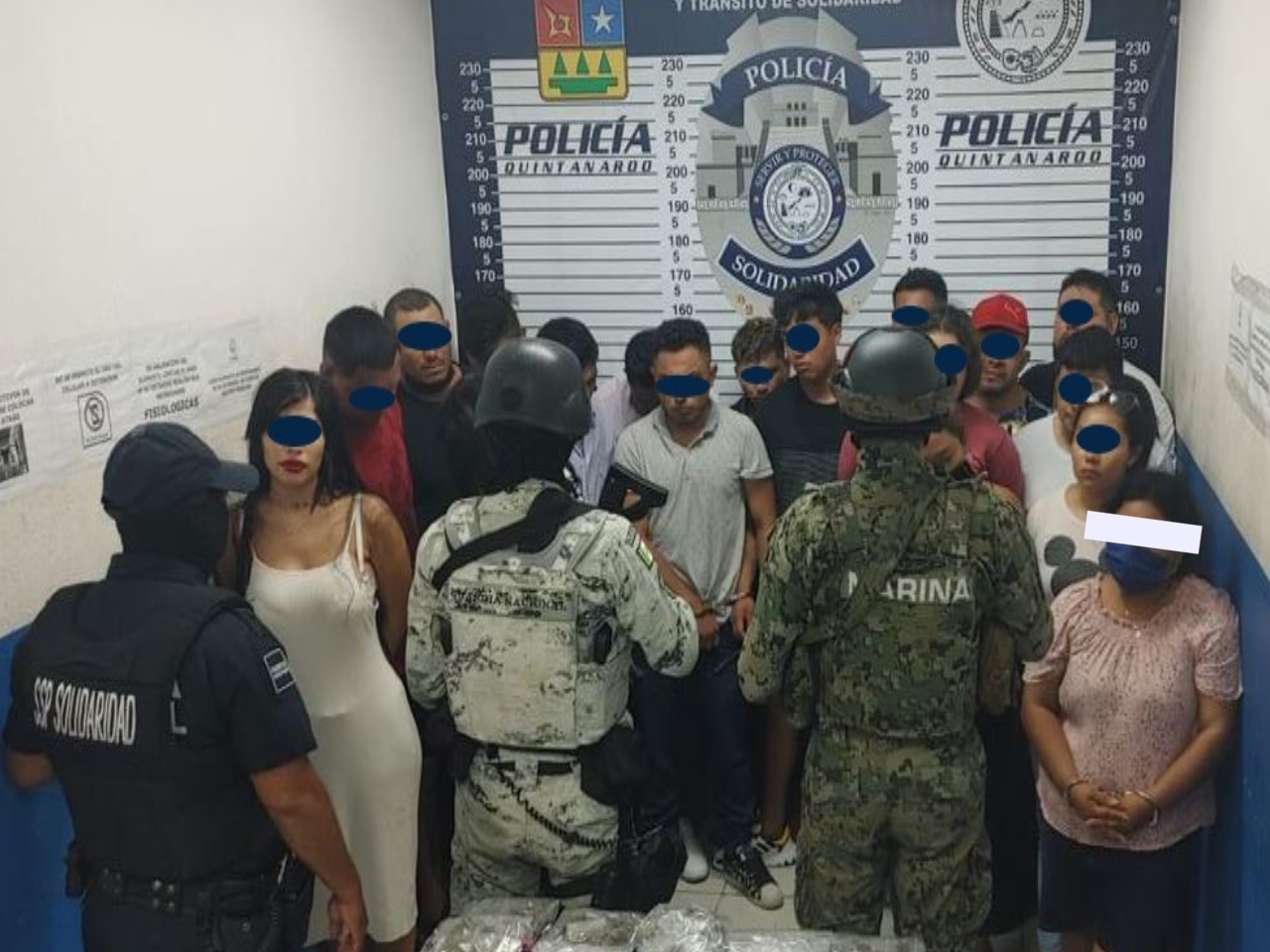 Los detenidos podrían enfrentar cargos por asociación delictuosa entre otros delitos tras su aprehensión en Playa del Carmen