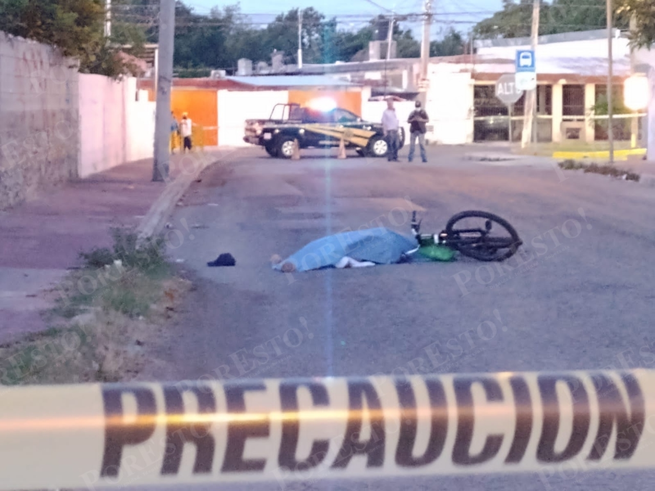 Abuelito muere mientras manejaba su bicicleta en la colonia Los Reyes en Mérida