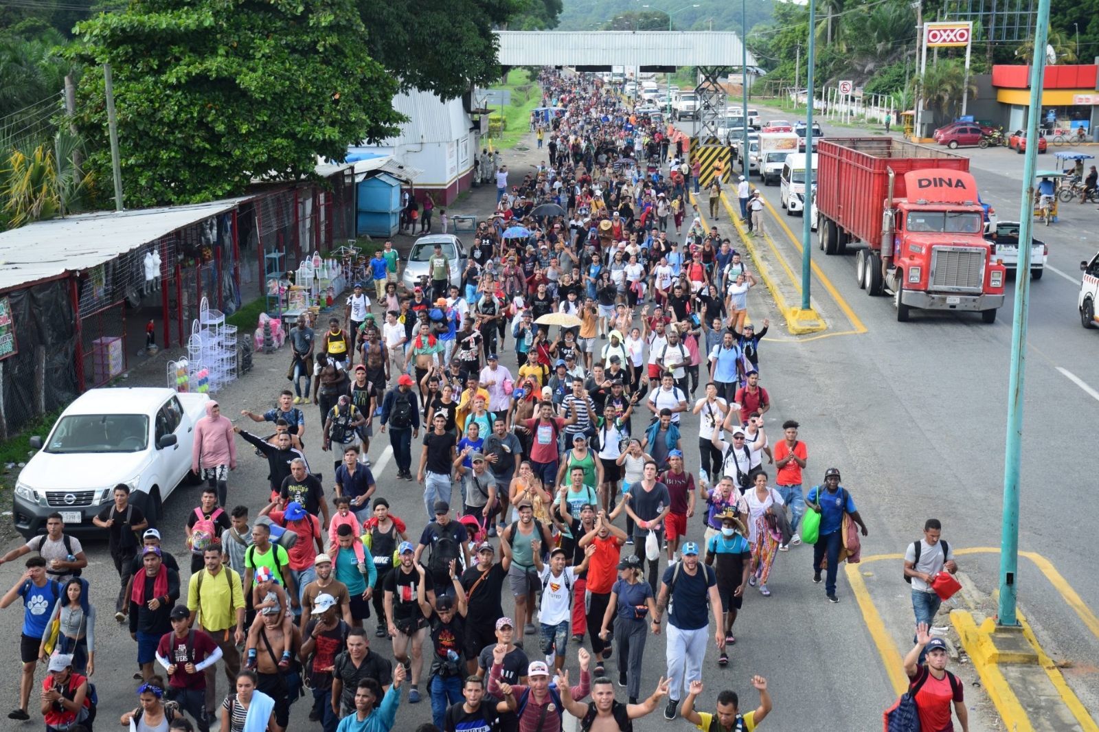 CNDH solicita medidas cautelares tras salida de nueva caravana migrante