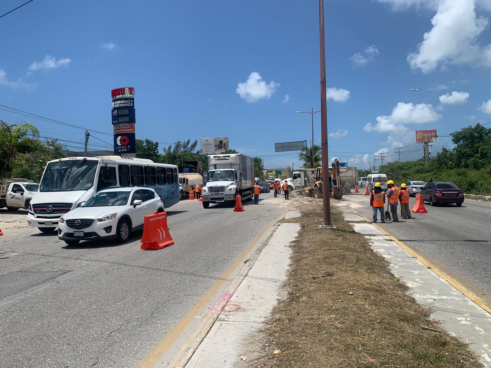 Los trabajos de rehabilitación del Boulevard Luis Donaldo Colosio en Cancún fueron anunciados en marzo durante una visita del presidente López Obrador a la ciudad