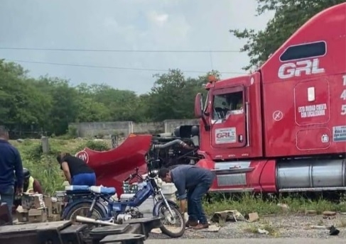 Luego de realizar rapiña, pobladores venden cajas de leche en grupos de Facebook en Seyé