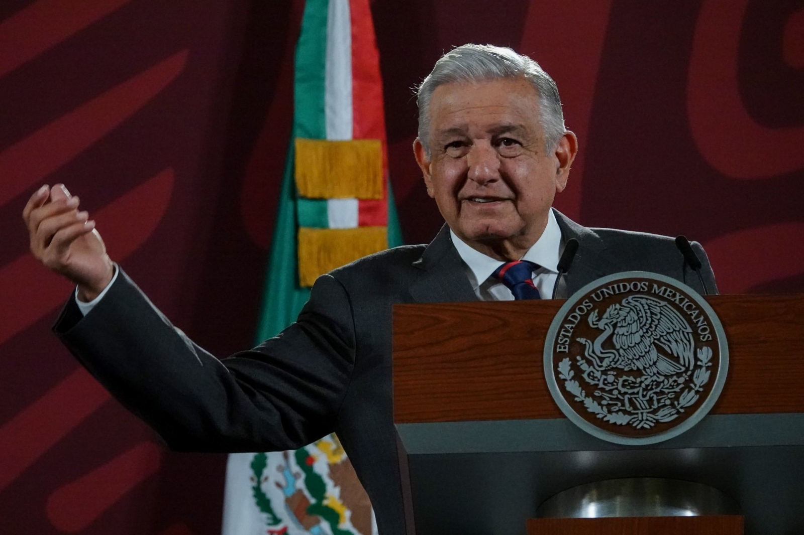 AMLO buscará reforma a Ley de Austeridad ante altos sueldos de funcionarios