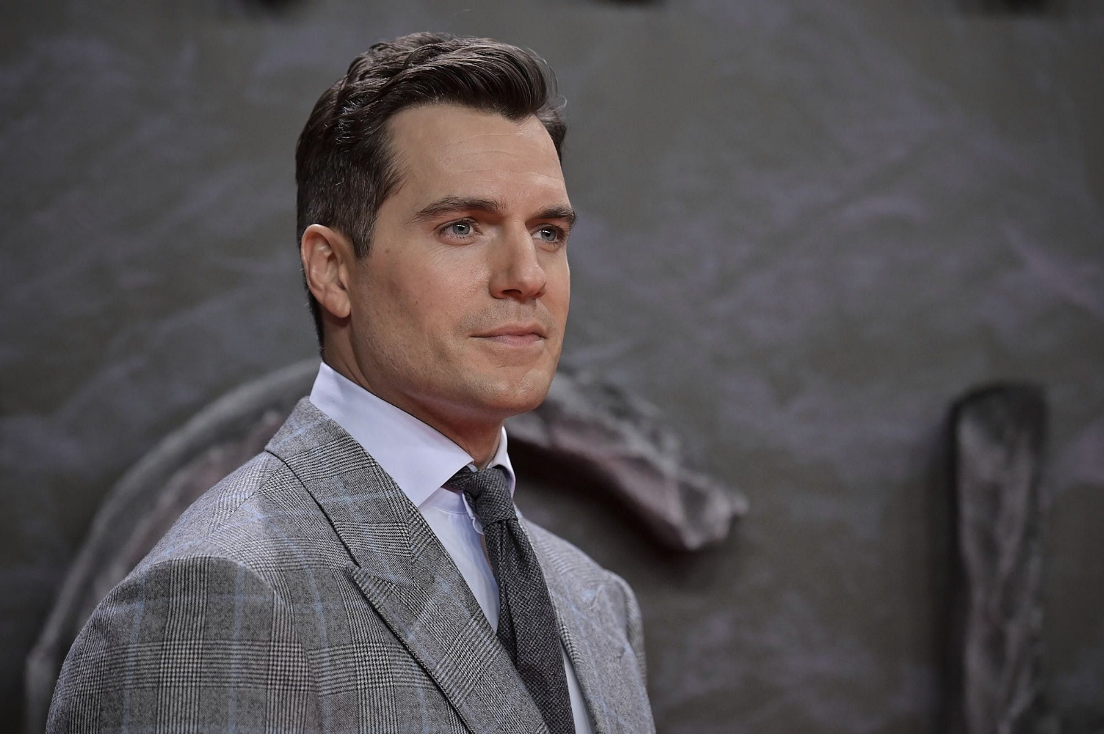 Henry Cavill  se contagia de COVID-19 y suspenden grabaciones de The Witcher