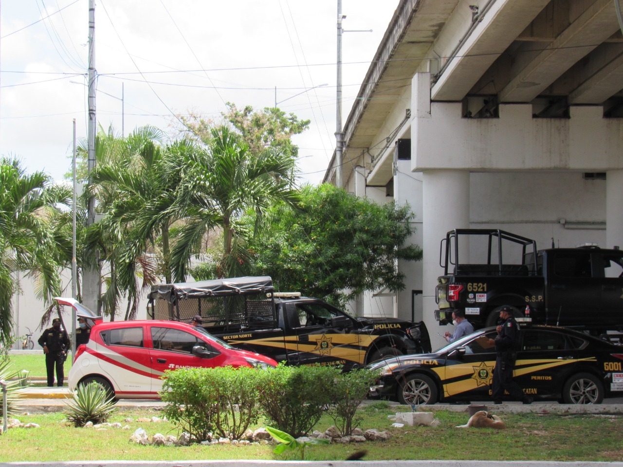 Policías de la SSP Yucatán provocan carambola en el Periférico de Mérida