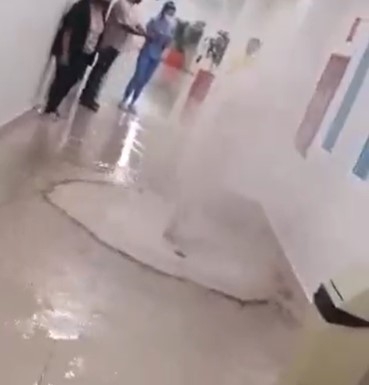 El agua ingresó al Hospital General de Querétaro. Foto: Especial